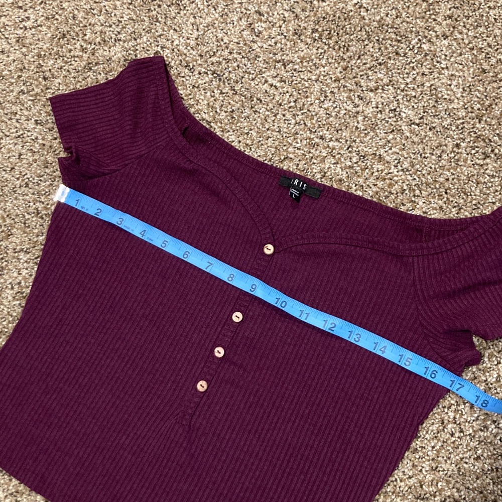 iris Plum Ribbed Off-Shoulder Button Crop Top - Picture 4 of 8